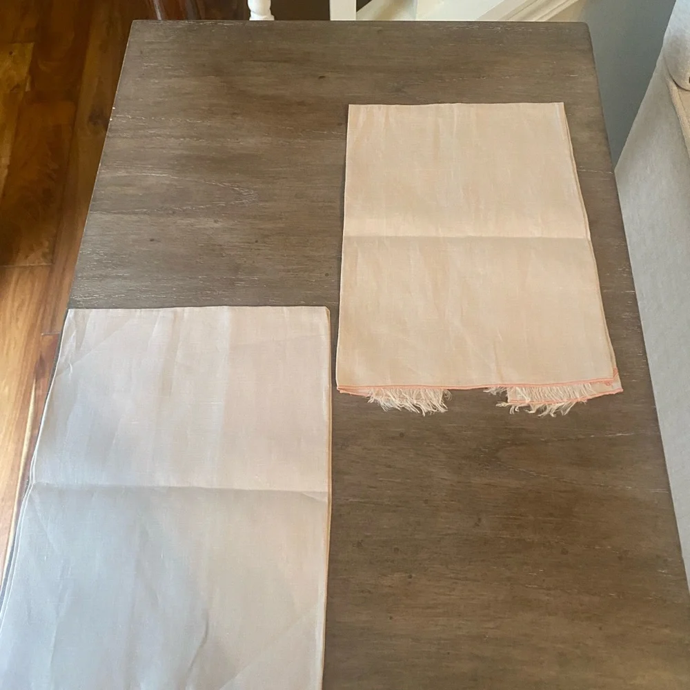 2 MARGHAB MADEIRA LINEN FINGER TIP GUEST TOWELS, 